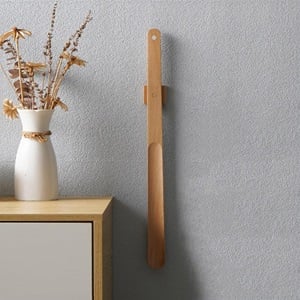 Incaltator din Lemn Maro cu Baza Magnetica 54cm